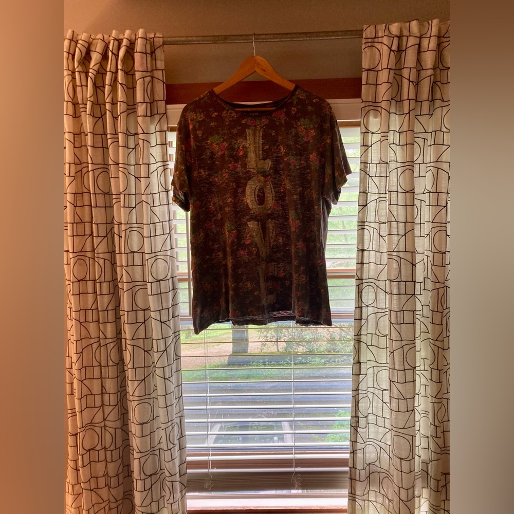 Magnolia Pearl floral LOVE tee. One Size. Perfect Condition